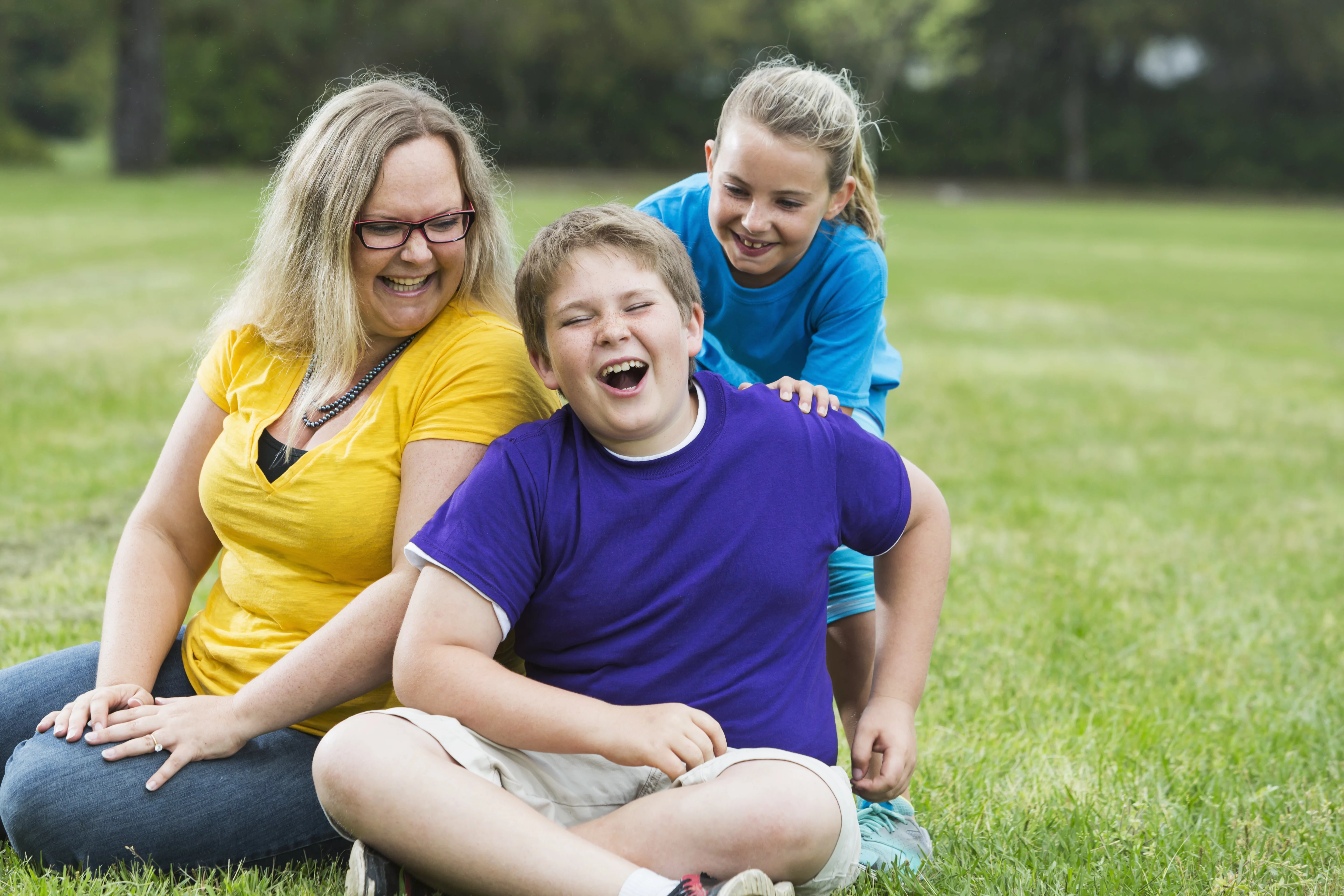 UCHealth Healthy Hearts and Minds Family Program mother with children laughing in the park.