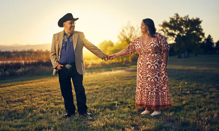 UCHealth Today - Una pareja perfecta: Dana se ganó el corazón de Miguel hace décadas. Ahora también tiene su riñón.