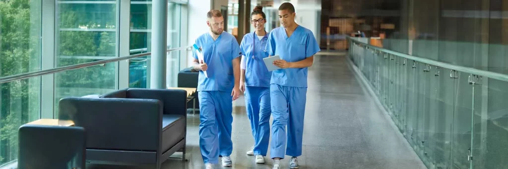 UCHealth Parkview Internal Medicine Residency group of residents walking down hallway.
