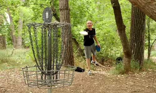 UCHealth Today - Excelentes campos de golf de disco en Colorado: Salga al aire libre con esta actividad divertida y gratuita.