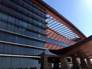 A photo of the new UCHealth Longs Peak Hospital and Longs Peak Surgery Center