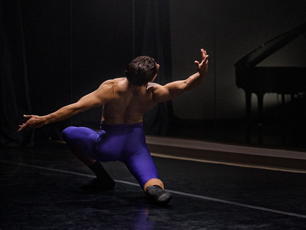 Yosvani Ramos dancing in a studio