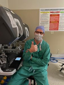 Dr. Thomas Pshak gives a thumbs-up at the Da Vinci console before Jason Lang’s robotic kidney transplant on Nov. 17, 2021. Photo courtesy of Thomas Pshak.