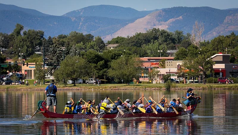 El Festival de Barcos Dragón de Colorado se lleva a cabo cada septiembre en Colorado. Foto cortesía de Dragon Boat Festival.