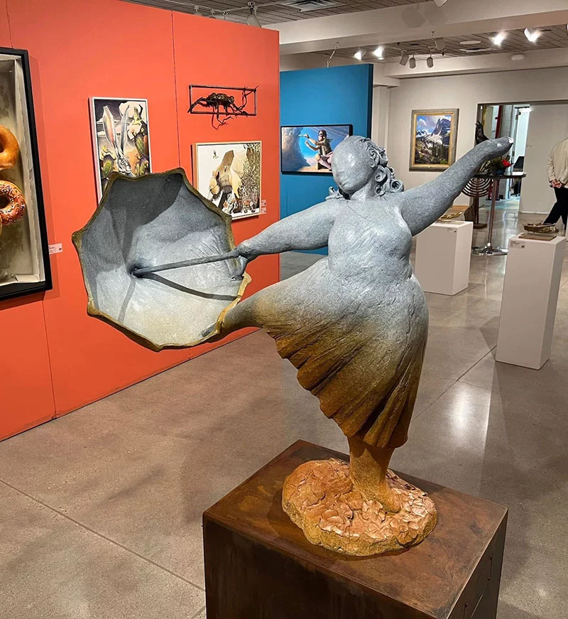 La Exposición y Venta de Arte del Gobernador de Colorado es una de las mayores exposiciones de bellas artes que presenta exclusivamente a artistas de Colorado. Foto cortesía de la Exposición de Arte del Gobernador.