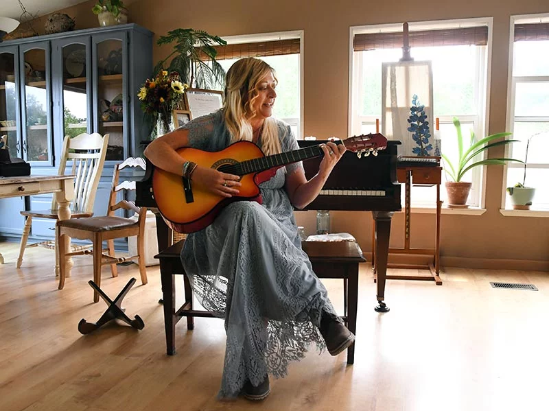 Teresa is thrilled to be back home again. Photo by Kathryn Scott, for UCHealth.