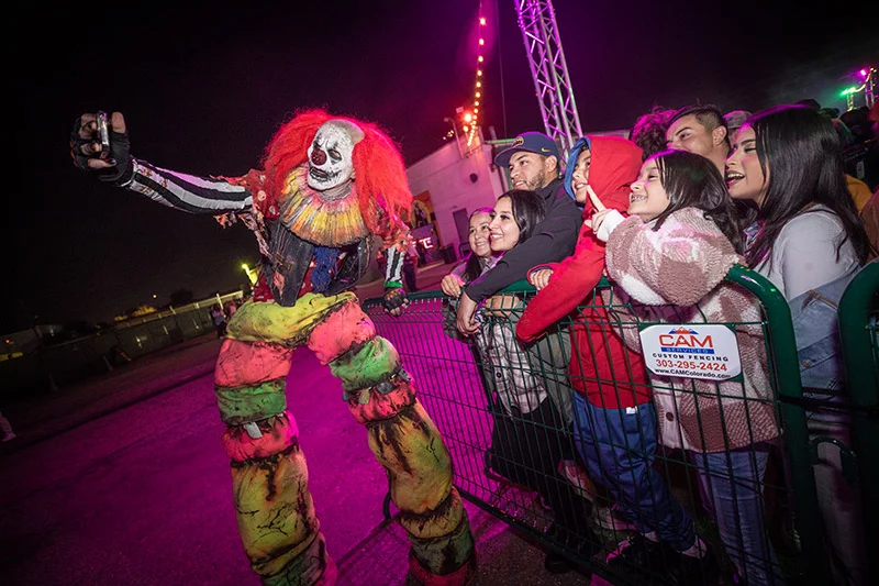 Una de las experiencias embrujadas más aterradoras de Colorado ahora tiene tres atracciones principales para elegir. Foto cortesía de 13th Floor Haunted House.