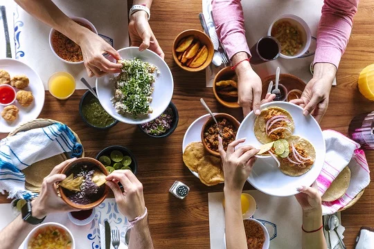 En Estados Unidos, una persona en promedio consume actualmente alrededor de un 23% más de calorías al día que en 1970. Tan solo 100 calorías más al día pueden resultar en 10 libras de peso extra al año. Foto: Getty Images.