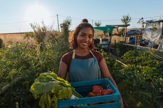 Comer los alimentos adecuados puede ayudar a mantener y/o mejorar la salud intestinal. Foto: Getty Images.