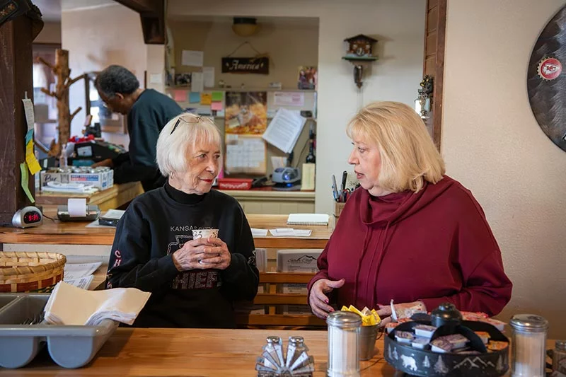 Cheryl Jenkins, left, and Cheryl's daughter, Christy Morrell, at Silver Cliff Mountain Inn. Christy led the effort to search for a kidney donor for Willie. Photo by Chuck Bigger, for UCHealth.