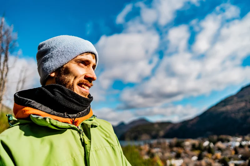 Las personas pueden mejorar sus actitudes positivas y su resiliencia, a la vez que reducen la autocrítica dañina mediante un ejercicio diario llamado “Tres cosas buenas”. Foto: Getty Images.
