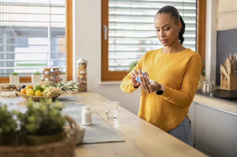 Muchos pacientes que sufren convulsiones o epilepsia pueden ser tratados con medicamentos. Controlar las convulsiones con medicación es fundamental para prevenir lesiones. Foto: Getty Images.