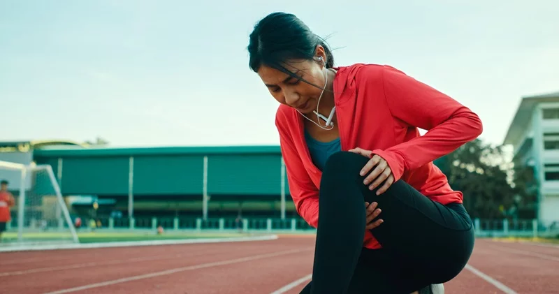 A menudo, los esguinces y las distensiones musculares se pueden tratar en casa. Si el dolor persiste, consulte con su médico. Foto: Getty Images.