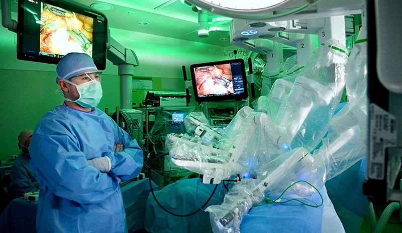 Dr. Daniel Kitts watches the monitor and awaits instructions from Dr. Rashikh Choudhury who manipulates the four da Vinci robotic arms during kidney donor surgery. Photo by Sonya Doctorian, UCHealth.