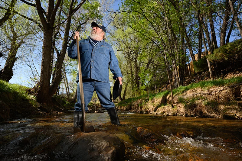 Pulmonary rehabilitation includes cardiovascular exercise, weight training, a cool-down, breathing exercises and classroom teaching. Golden said all of it – including the upbeat music during rehab sessions – helped him reduce his need for supplemental oxygen and get back to writing and gold prospecting. Photo by Mark Reis, for UCHealth.