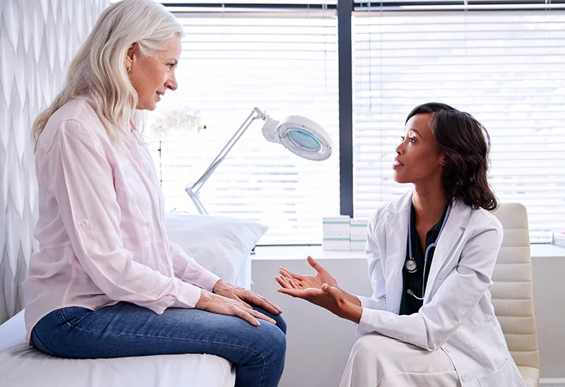 A doctor talks with a patient about pancreatic cancer treatment options as new drugs such as daraxonrasib show promising gains in survival. Photo: Getty Images.