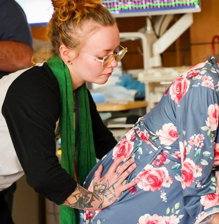 Britt Westmoreland, a trained doula, performs a hip squeeze during a contraction to mitigate a mother’s pain. Photo courtesy of Britt Westmoreland.