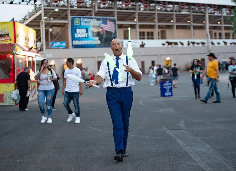 La Feria Estatal de Colorado se realiza durante 11 días e incluye atracciones como rodeos, exhibiciones de ganado, competencias de arte, vendedores de comida, un carnaval, música en vivo y mucho más. Foto de Steve Bryant, cortesía de Colorado State Fair.
