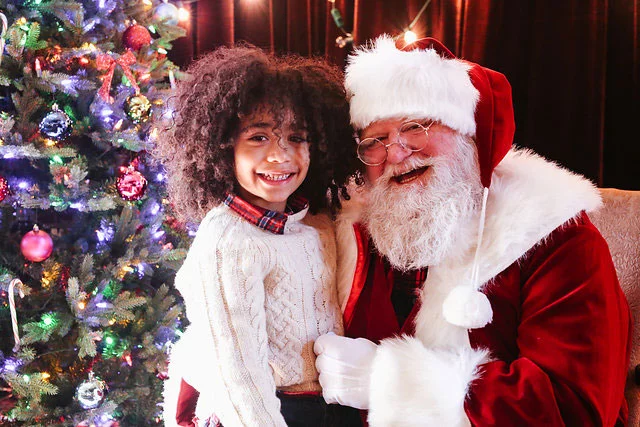 Una visita a Santa es una actividad icónica de esta temporada. Foto cortesía de Main Street Steamboat.