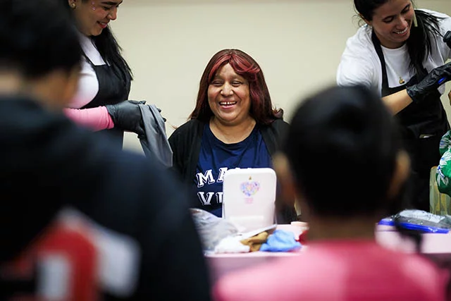 Gladyz García grinned while picking out a wig at the Nadie Lucha Sola event. Photo by Michael Ciaglo, for UCHealth.